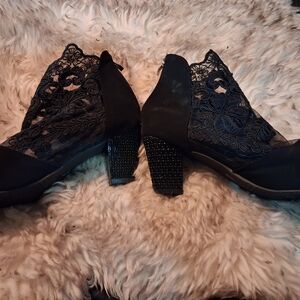 Elegant Black Lace Women's Shoes